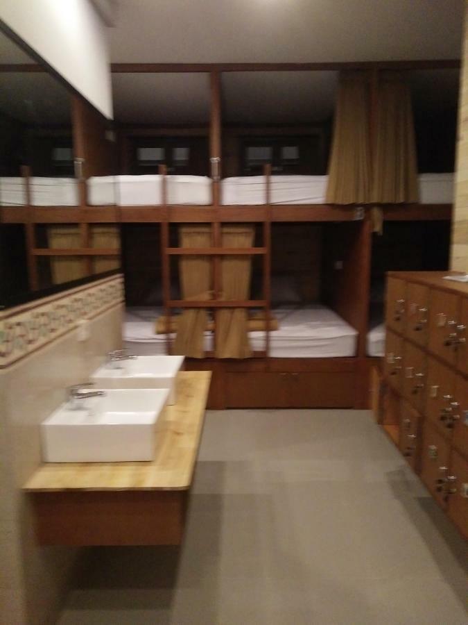 Made House Homestay And Dormitory Санур Екстер'єр фото