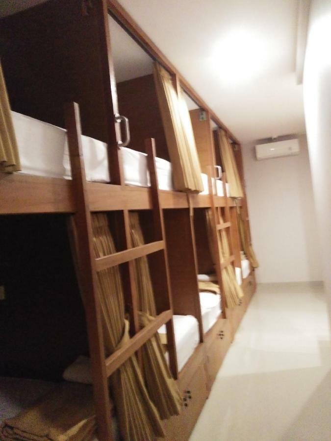 Made House Homestay And Dormitory Санур Екстер'єр фото