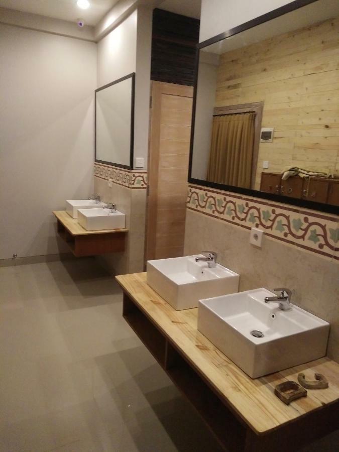 Made House Homestay And Dormitory Санур Екстер'єр фото