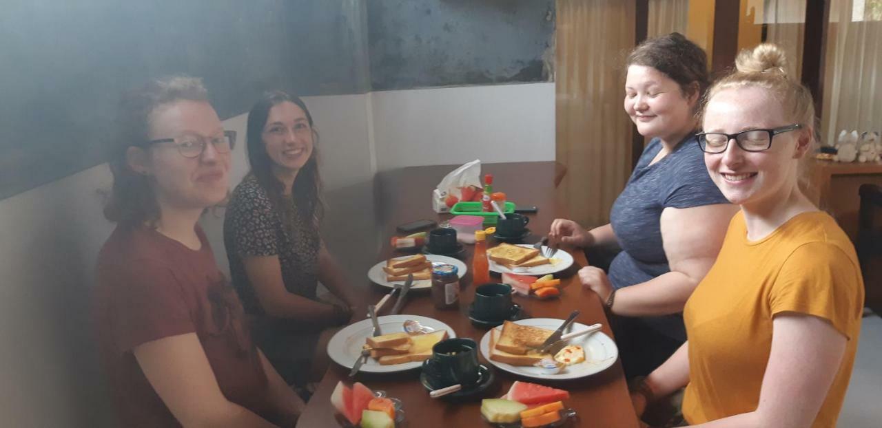 Made House Homestay And Dormitory Санур Екстер'єр фото